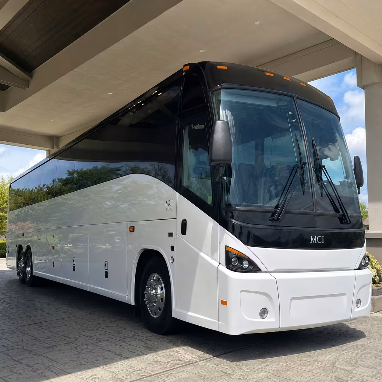 recurring employee bus rentals in edmond for daily commutes